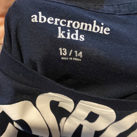 Boy’s Abercrombie t-shirt size 13/14 color is navy and white - Picture 2 of 3